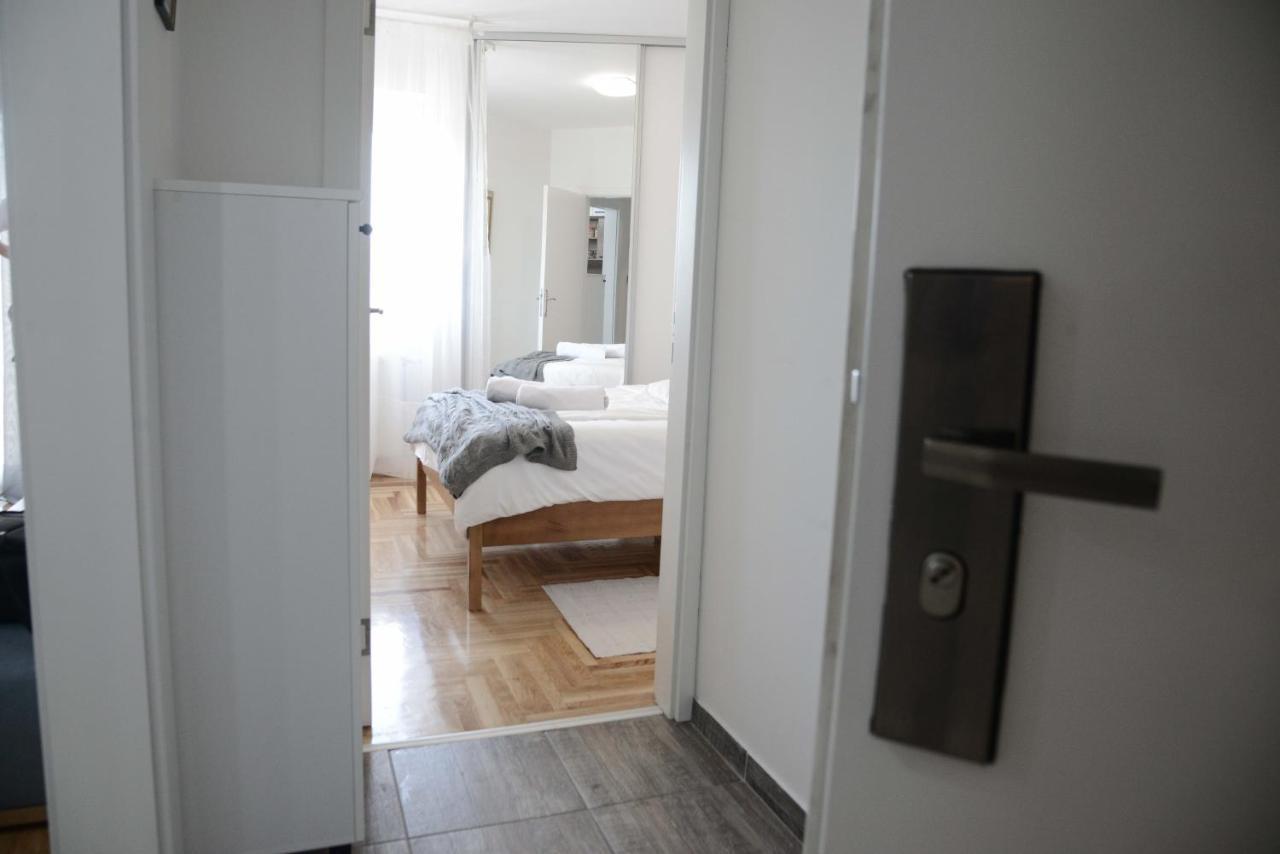 Apartment Dobraya Grey Novi Sad Exteriör bild